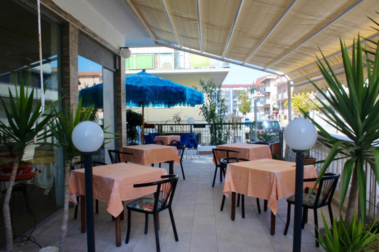 Hotel Tuo Mare Silvi Marina Exterior foto